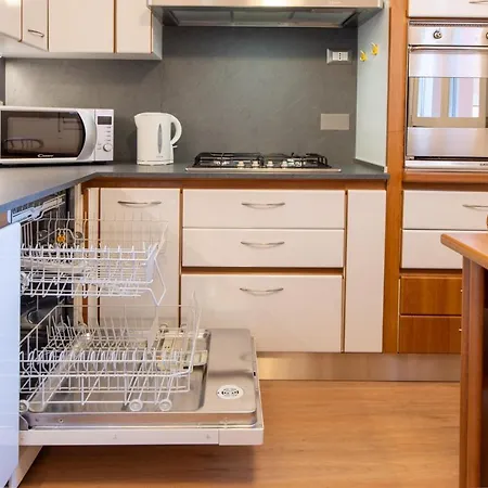 Housmart Corte Galluzzi 7/1 Apartment