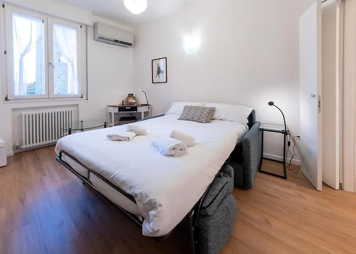 Housmart Corte Galluzzi 7/1 شقة