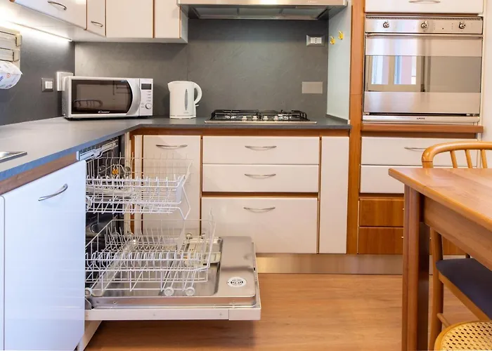 Housmart Corte Galluzzi 7/1 شقة